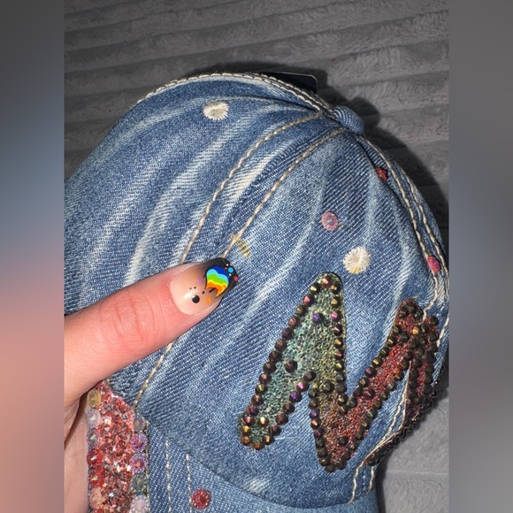 ✨Bedazzled NYC Denim Baseball Cap – By Cindy Claire✨ - Picture 6 of 6